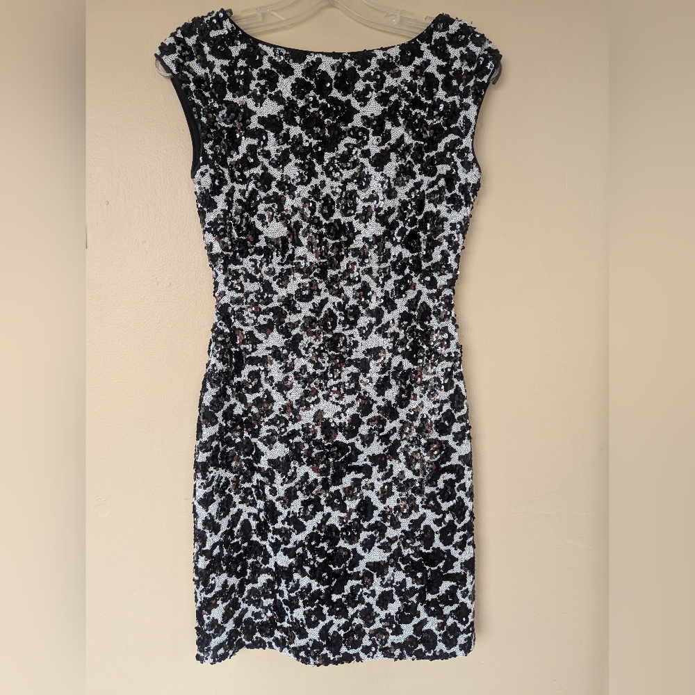 Guess Cap Sleeve Dalmatian Sequin Dress, Jet Black Multi/White (SIZE 4)